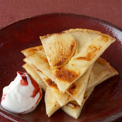 Apfel-Pfannkuchen mit Preiselbeercreme