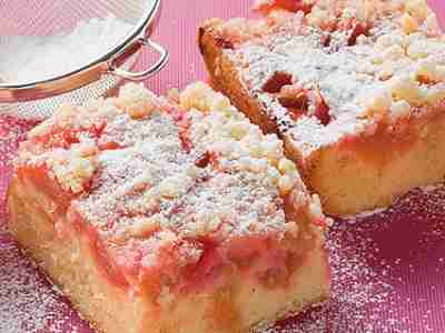 Rhabarberkuchen mit Mandelstreuseln