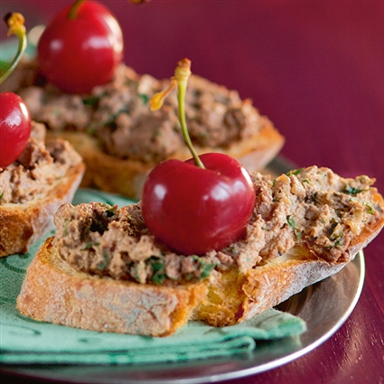 Leber-Crostini mit Pfefferkirschen