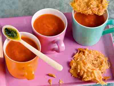 Tomatensuppe mit Parmesan-Mandel-Chips