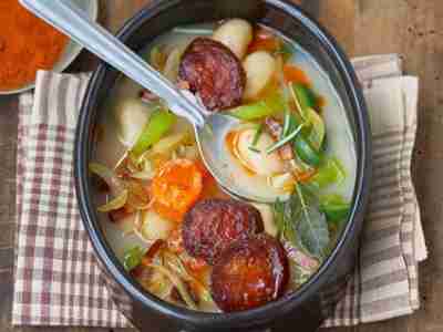Spanischer Bohneneintopf mit Chorizo