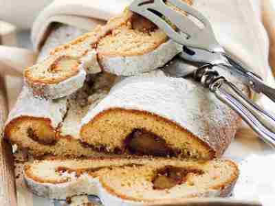Gefüllter Mandelstollen