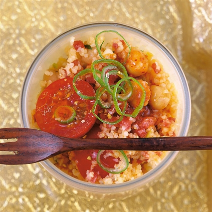 Couscoussalat mit Kichererbsen und Salami
