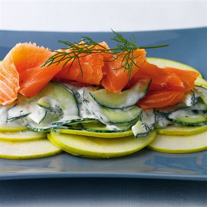 Apfel-Gurken-Salat mit Räucherlachs
