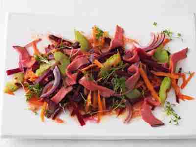 Rote-Bete-Salat mit Roastbeef