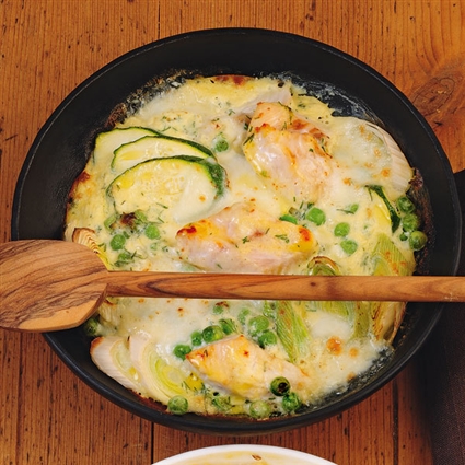 Schneller gratinierter Fisch mit Lauch und Zucchini