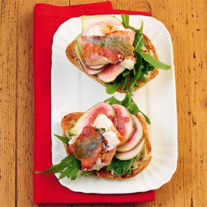 Schnelle Ciabatta mit Ziegenkäse und Feigen