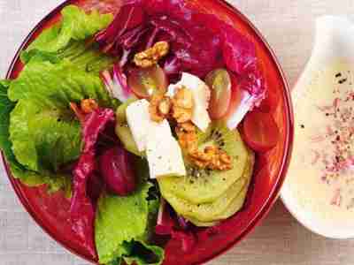 Schneller Herbstsalat mit Obst und Pecorino