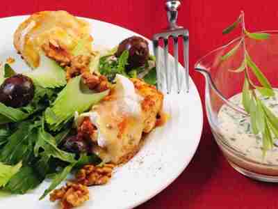 Schneller Rucola-Salat mit überbackenem Hähnchenfilet