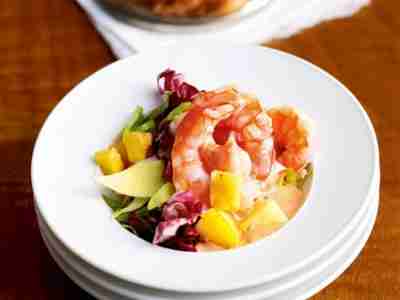 Shrimpscocktail mit Ananas und Chiffonade