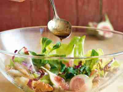Herbstlicher Blattsalat mit Feigen