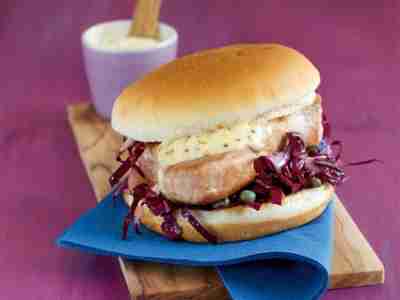 Thunfisch-Burger mit Senfsauce