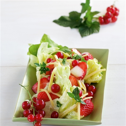 Kopfsalat mit Erdbeeren