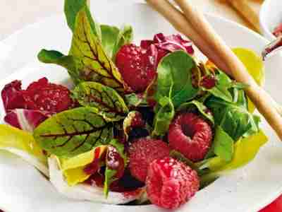 Blattsalat mit Beerendressing