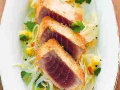 Pfeffer-Thunfisch auf Glasnudel-Krautsalat