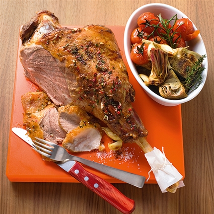 Lammkeule mit Artischocken und Kirschtomaten