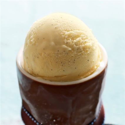 Klassisches Vanilleeis aus der Eismaschine