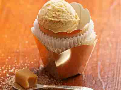 Karamelleis mit Sahnetoffee