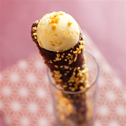 Haselnuss-Krokant-Eis mit Zimt