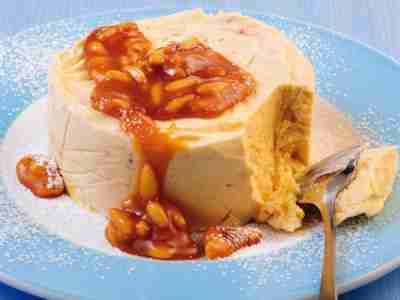 Bratapfelparfait mit Pinienkernkaramell