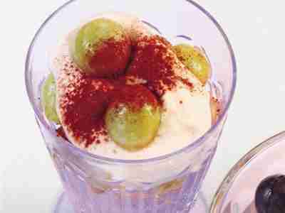 Ziegenkäsecreme mit Stachelbeeren