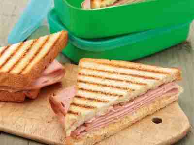Leberkäse-Senf-Toasts