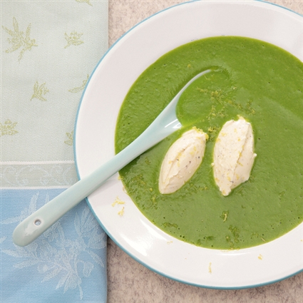 Erbsensuppe mit Frischkäsenockerln