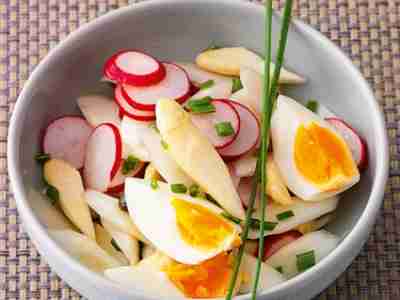 Spargelsalat mit Ei