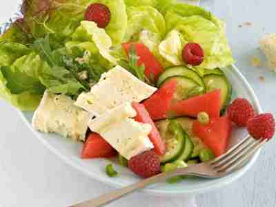 Salat mit Camembert