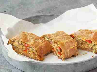 Vollkornstrudel mit Sojasprossen