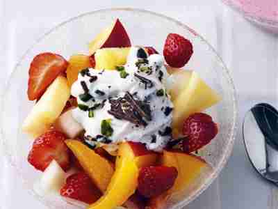 Obstsalat mit Schoko-Pistazien-Quark