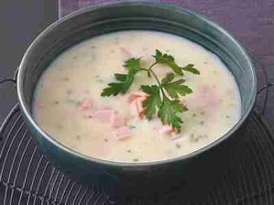 Kartoffel-Sellerie-Suppe mit Putenbrust