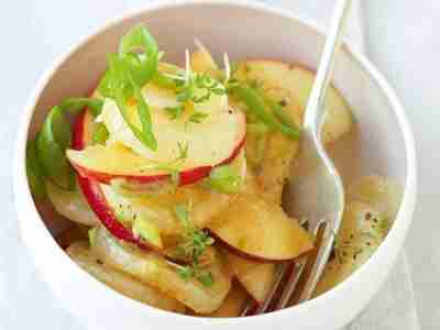 Apfelsalat mit Sauermilchkäse