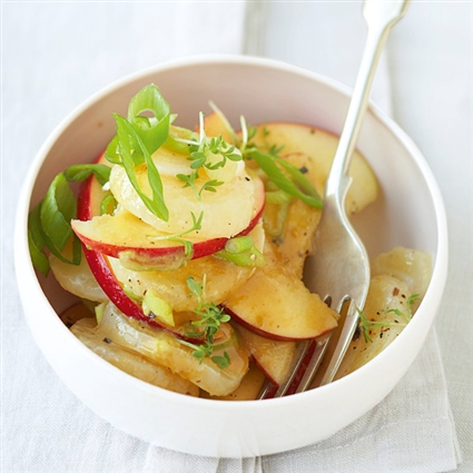 Apfelsalat mit Sauermilchkäse