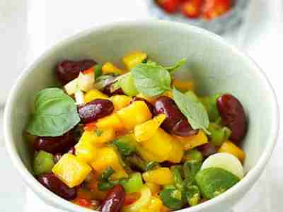 Bohnen-Mango-Salat mit Minze