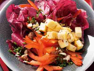 Paprika-Radicchio-Salat mit Tofu