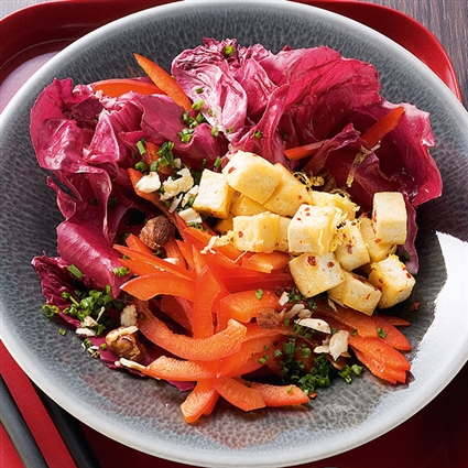 Paprika-Radicchio-Salat mit Tofu