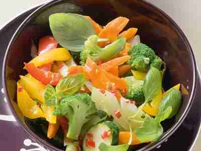 Gemüsesalat mit Chili-Dressing