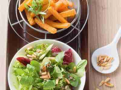 Gemischte Salate mit Kürbis
