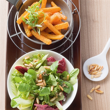 Gemischte Salate mit Kürbis