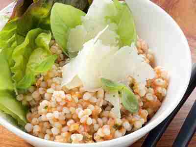 Gerstensalat mit Ingwertomaten