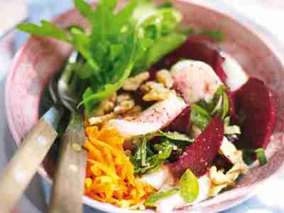 Rote-Bete-Salat mit Mozzarella und Walnüssen