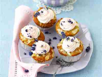 Apfel-Cupcakes mit Lavendelsahne