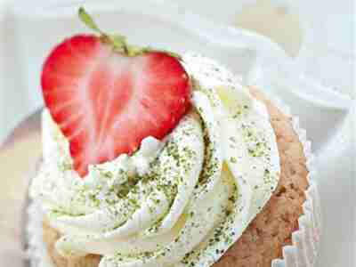 Beeren-Matcha-Cupcakes