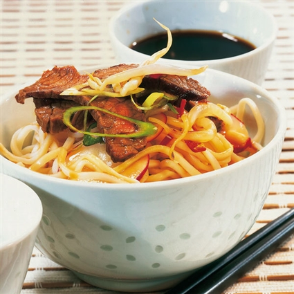Asia-Nudelsalat mit Rinderstreifen