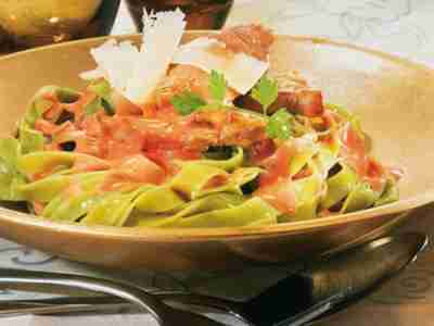 Tagliatelle mit Fleisch-Sahnesauce