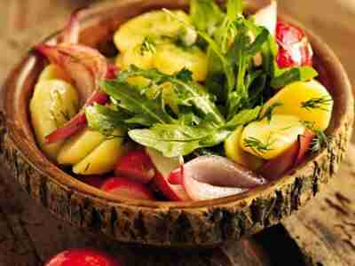 Kartoffelsalat mit Radieschen und Rauke