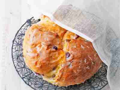 Osterbrot mit Cranberries