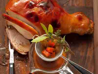 Hopfen-Malz-Sauce zu knusprigem Spanferkel