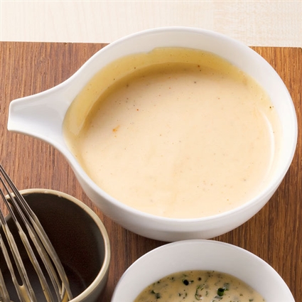 Sauce hollandaise mit einem Hauch Worcestersauce